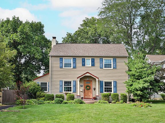 2nd image of 184 E Schreyer Pl