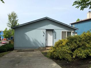 9235 NE Holladay St, Portland, OR 97220