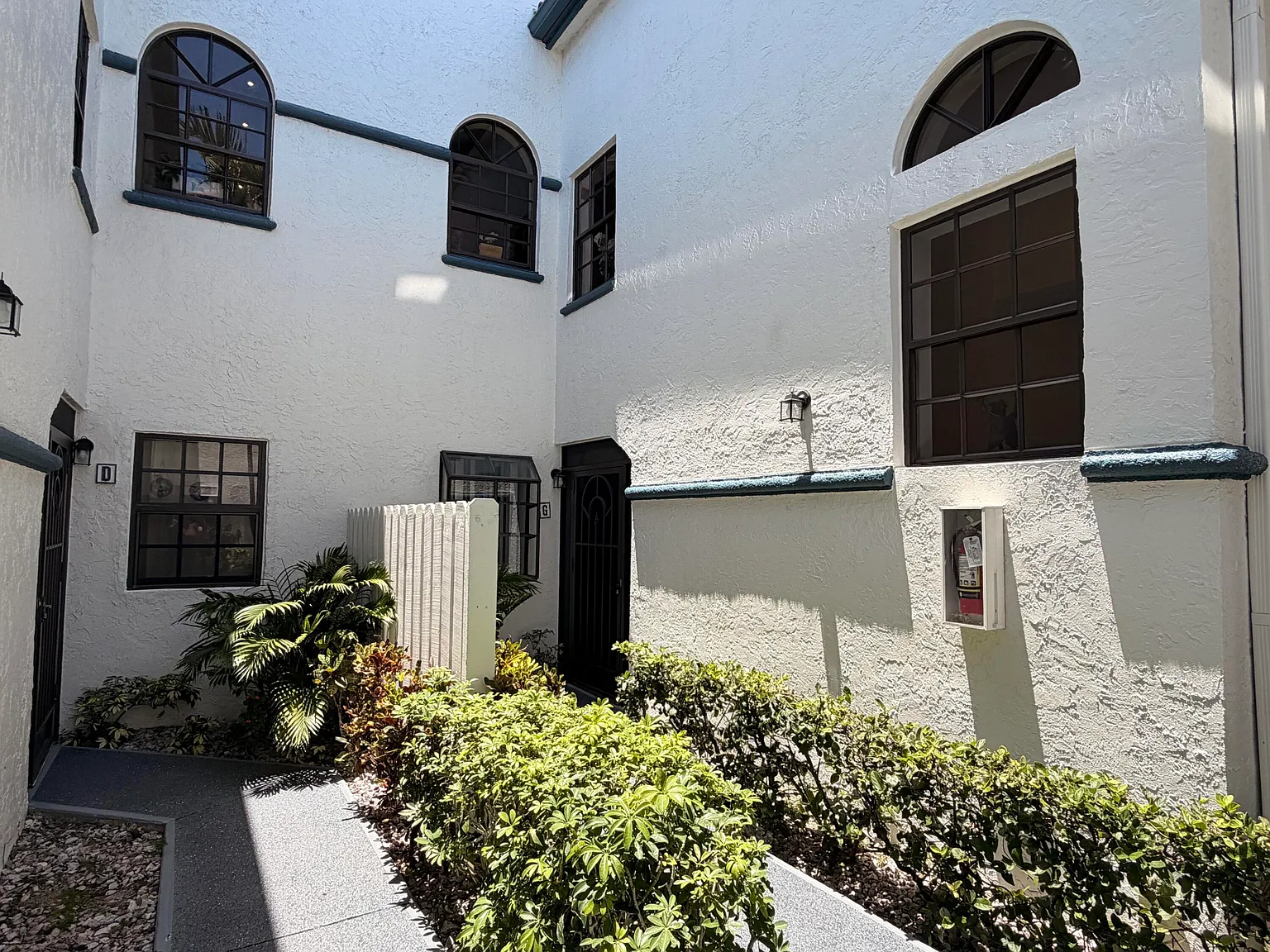3 bed, 2.0 bath, 1495 sqft, $2,500 — Photo 3