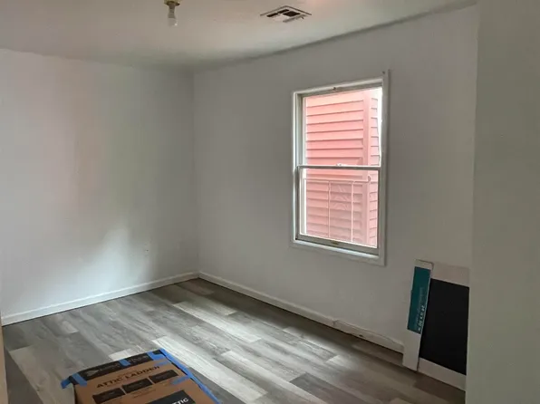 104 Clinton Avenue image 5 of 11