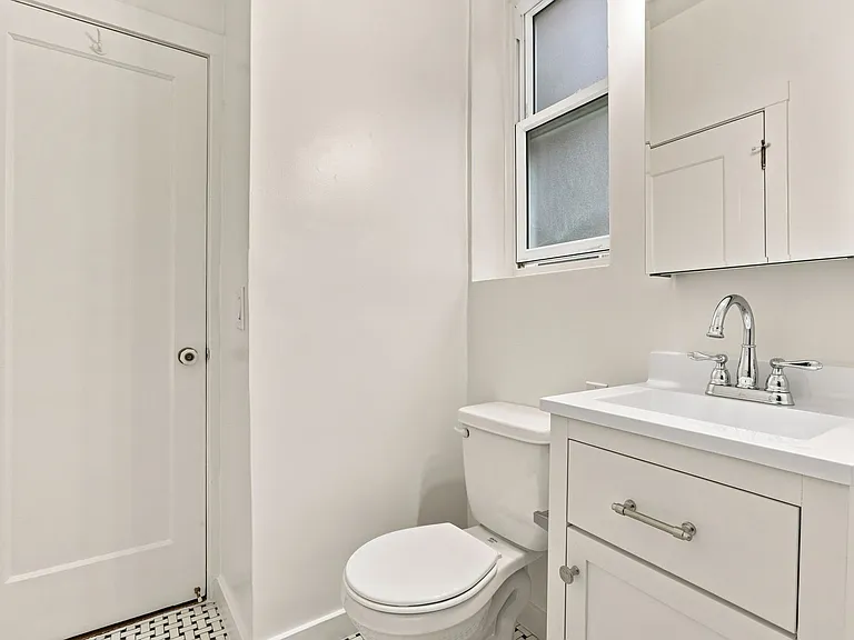 1850 Clay Street Apartments — Photo 13