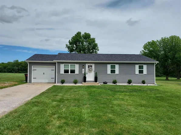 1407 Cardinal Dr, Greenville, IL 62246