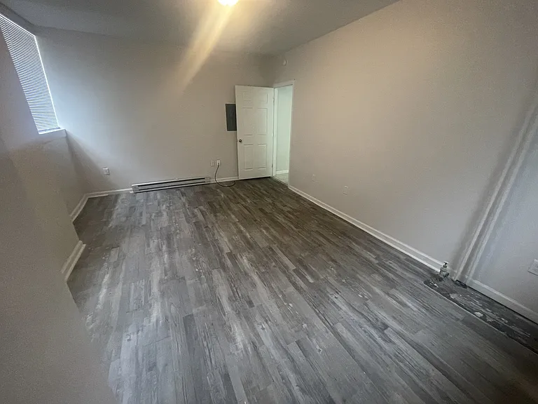 Bedroom/living room unfurnished
