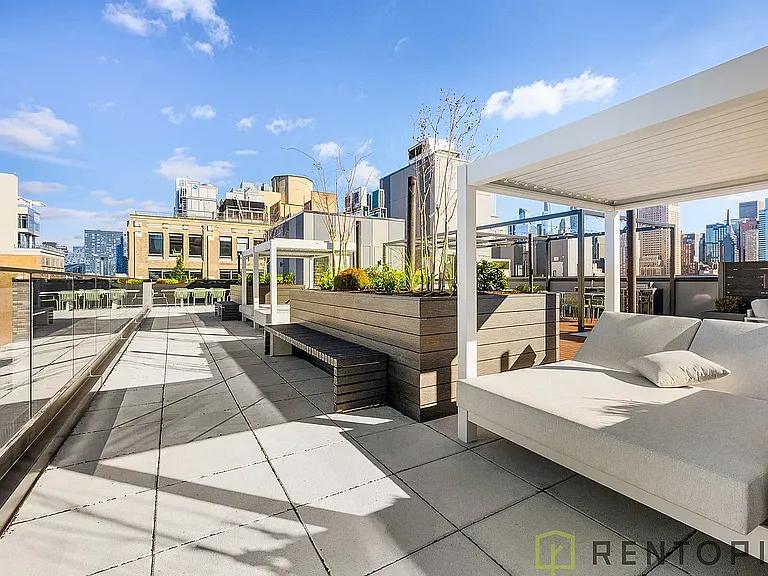 622 11th Ave #225 — Photo 41