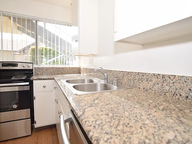 311 S Primrose Ave — Photo 3