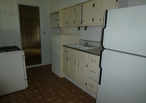 2nd image of 5 Eckert St