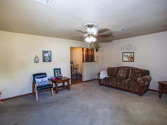 5th image of 333 Wisteria St