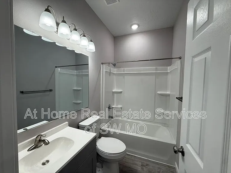 805 S Douglas Ave — Photo 9
