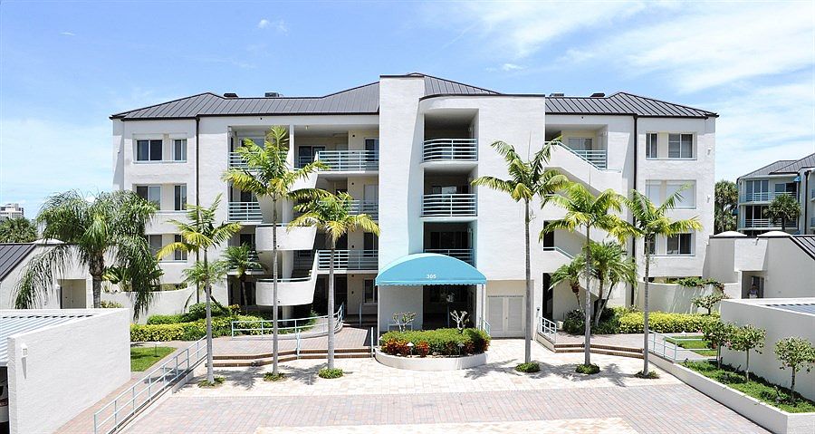 1st image of 305 Park Shore Dr