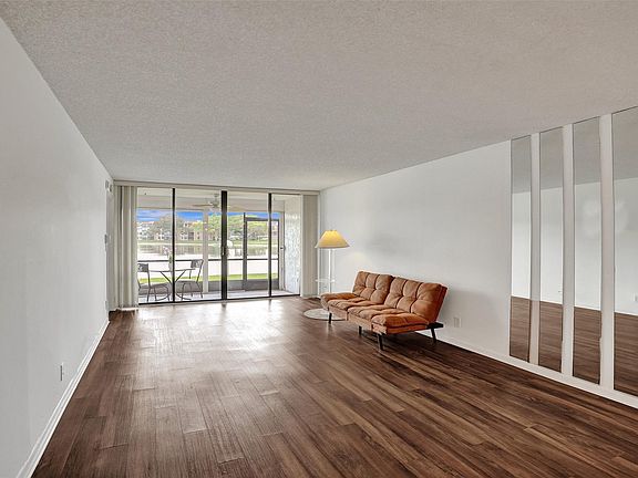 4th image of 6303 Coral Lake Drive #103