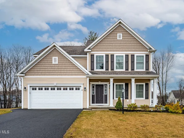 22 Bergen Place, Niskayuna, NY 12309