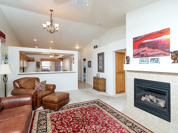 4th image of 1717 W Desert Rose Dr