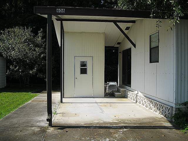 1st image of 606 Oak Blvd