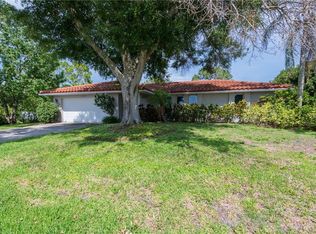6449 Tanglewood Dr NE, Saint Petersburg, FL 33702