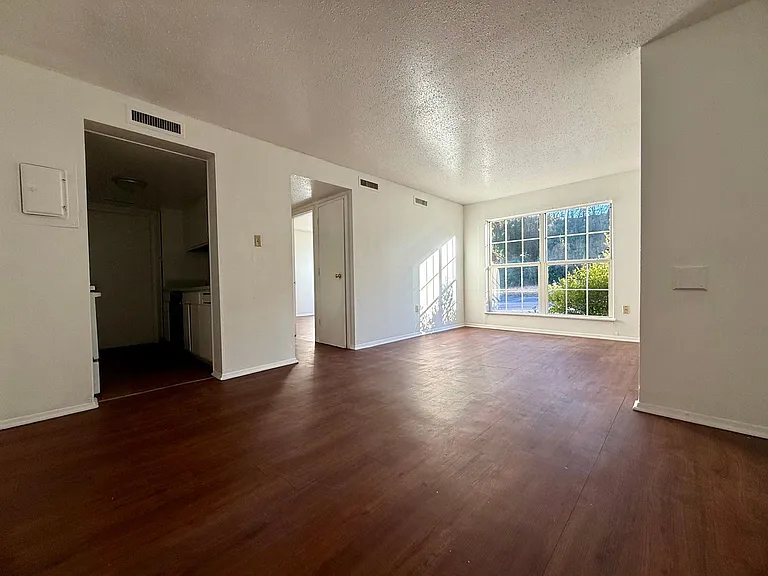 Bellwood Haven Apartment Community — Photo 37