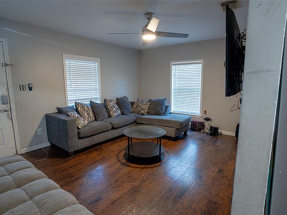 3rd image of 1114 Alexander St