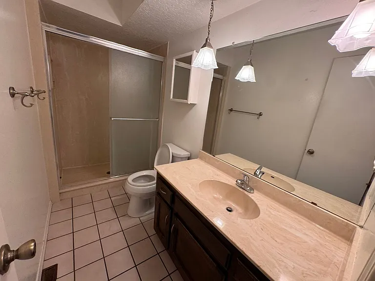 8902 Spain Rd NE — Photo 5