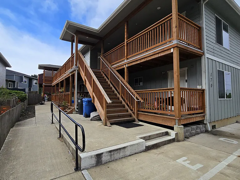 170 SW Strawberry Ln — Photo 16