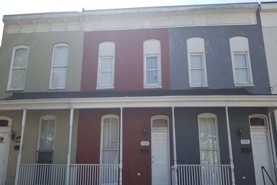1st image of 933 W Clay St