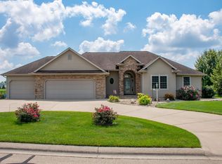 30030 Quail Pointe Dr, Granger, IN 46530