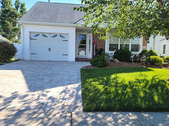 3rd image of 174 Canterbury Ln