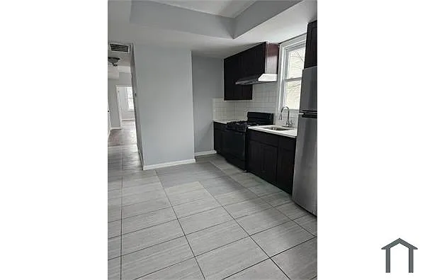 Building Photo - 221 N 15th St #2
