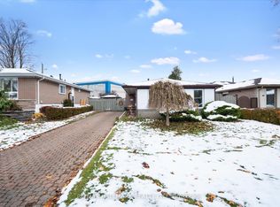 727 Kingfisher Dr, Pickering, ON L1W 1X4