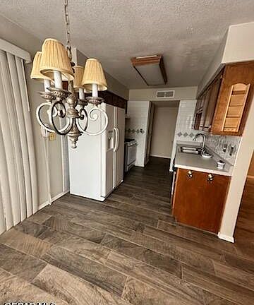5th image of 729 Martha Gale Dr