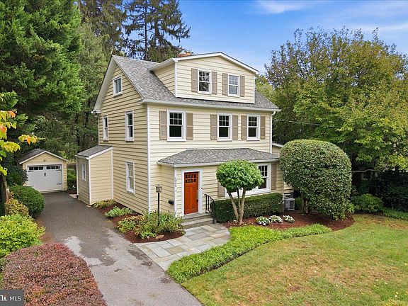 4th image of 4005 Everett St