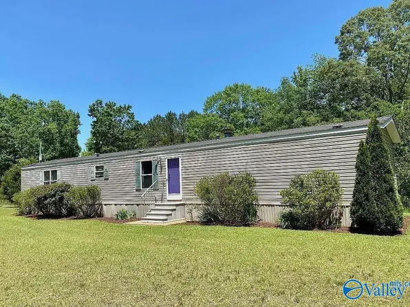 20 Southwood Dr, Winfield, AL 35594