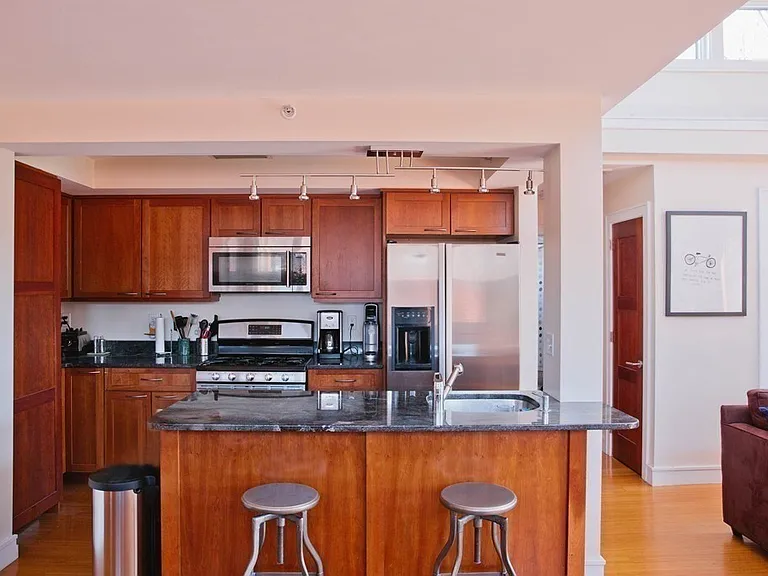 27 West St #7 — Photo 2