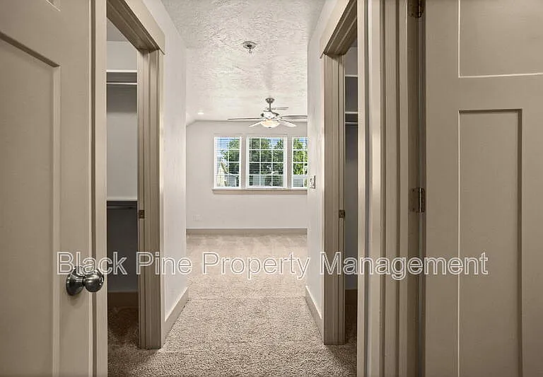 909 N 31st St — Photo 33