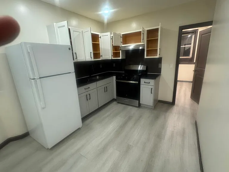 612-613 N 5th St #1R — Photo 3