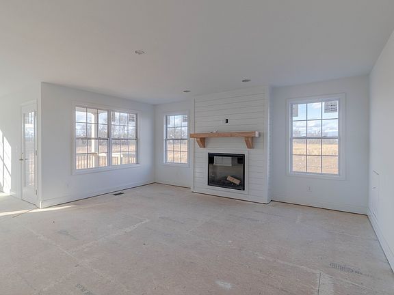3rd image of 1356 Harmon Ln
