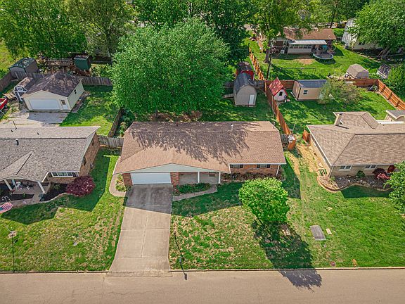 3rd image of 805 Smith Rd