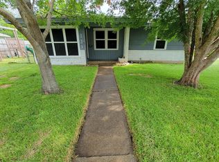 119 Palm Ln, Lake Jackson, TX 77566