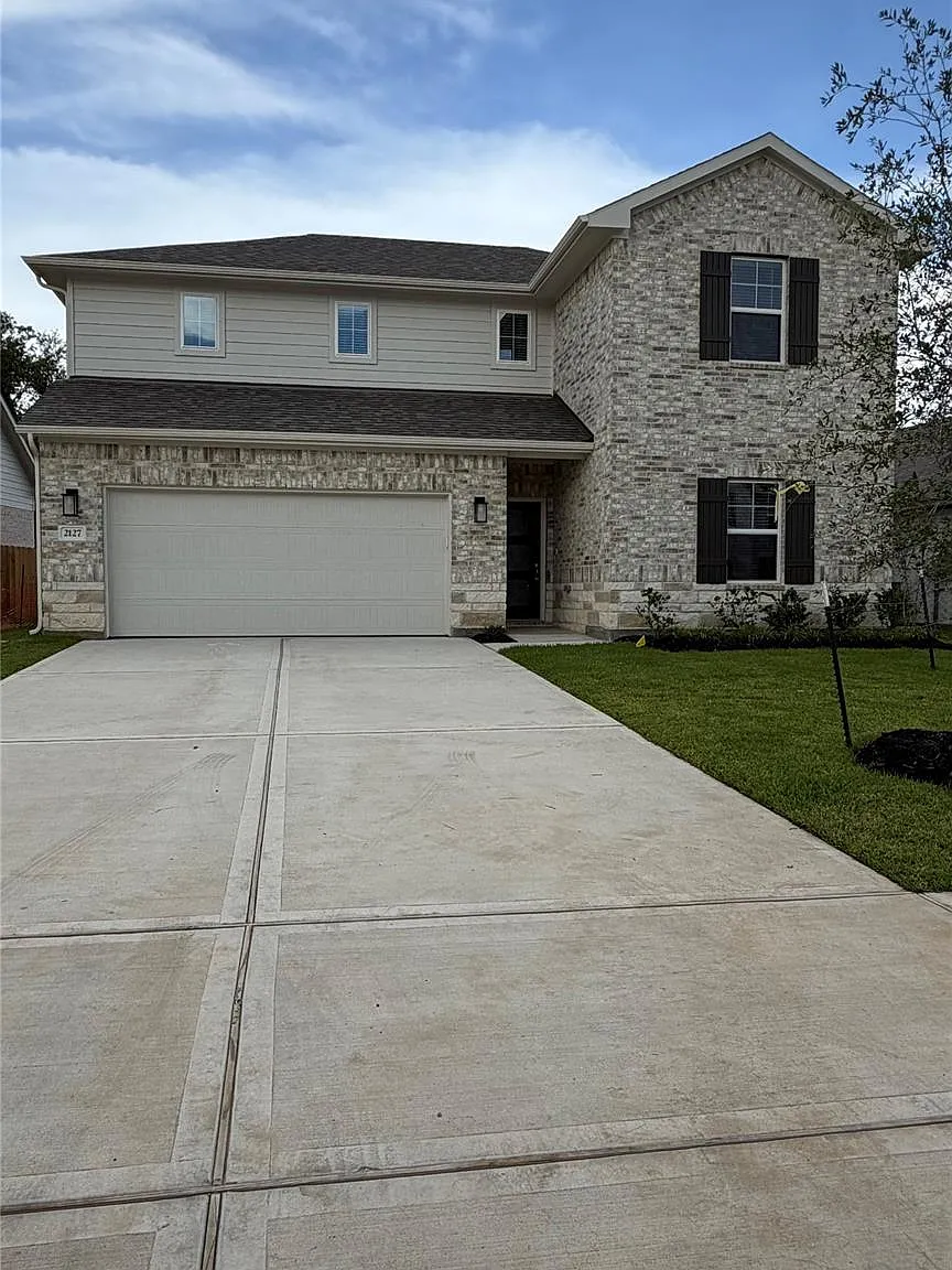 4 bed, 3.0 bath, 2316 sqft, $2,600 — Photo 3
