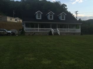 2779 Little Robinson Crk, Virgie, KY 41572