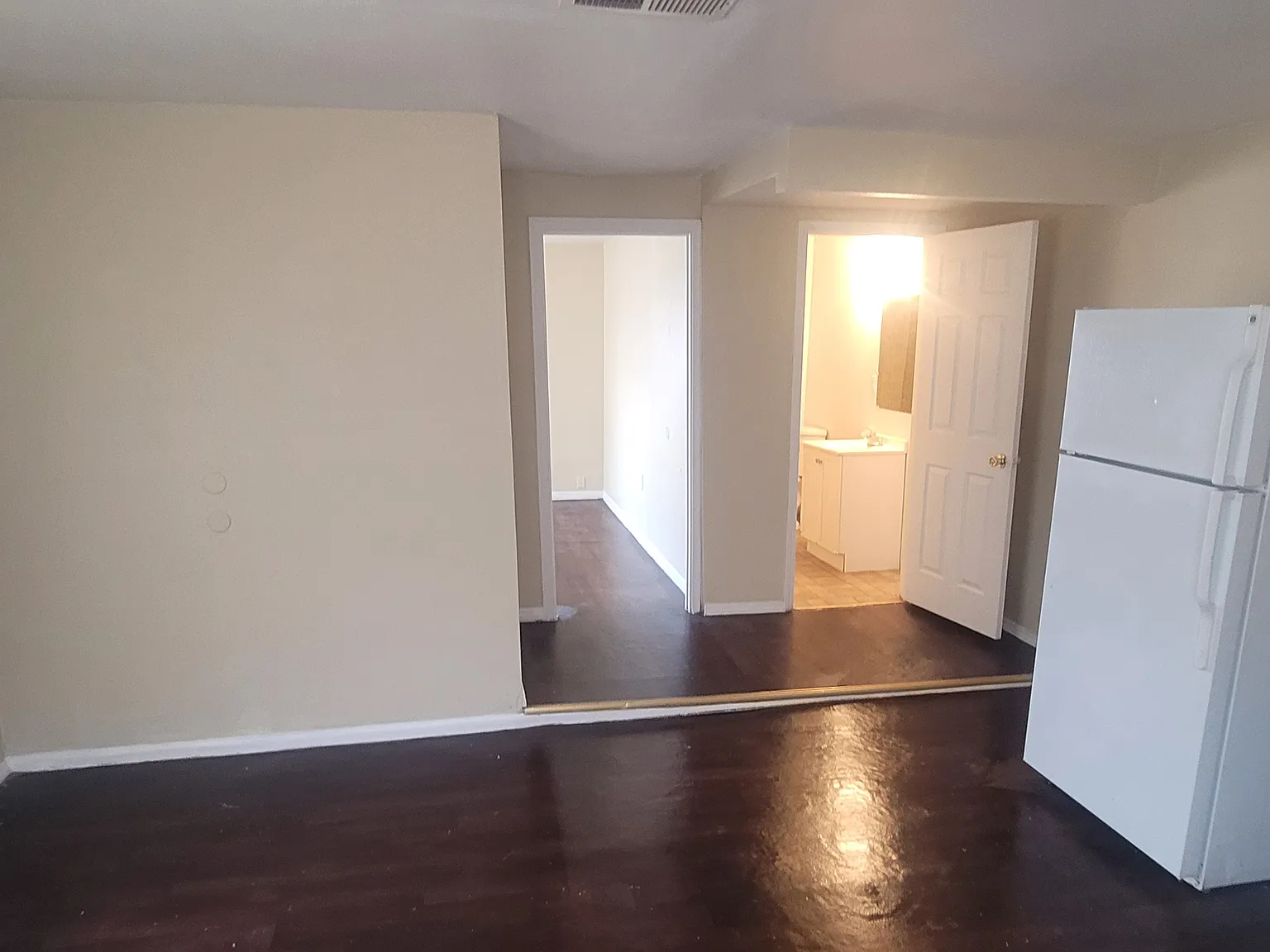 215 Jackson Ave — Photo 3
