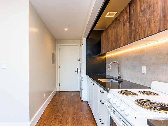 3rd image of 136 Erasmus St APT 4A