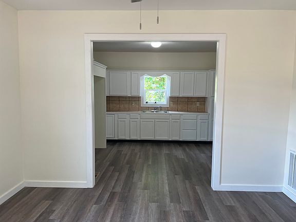 4th image of 211 W Jefferson Ave