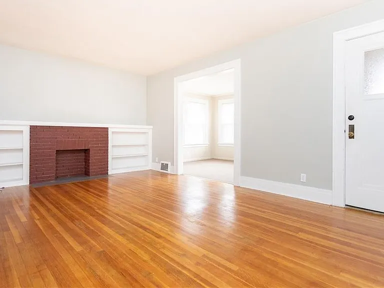 50 Henley Rd #LOWER — Photo 3