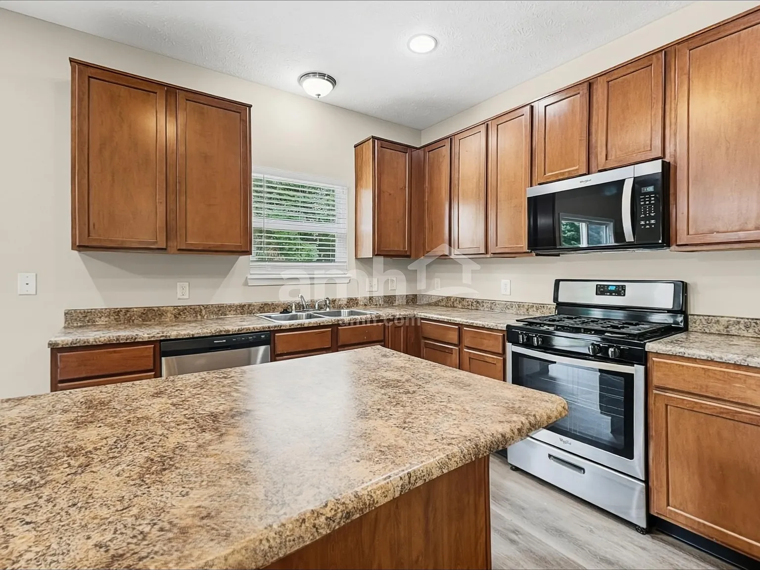3 bed, 2.5 bath, 2280 sqft, $2,330 — Photo 4