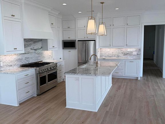 3rd image of 117 Commonwealth Dr