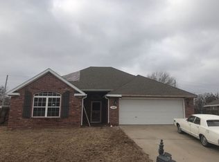 1519 N Shetland Dr, Fayetteville, AR 72704