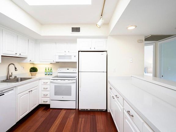 3rd image of 2 Ash Ave APT 3