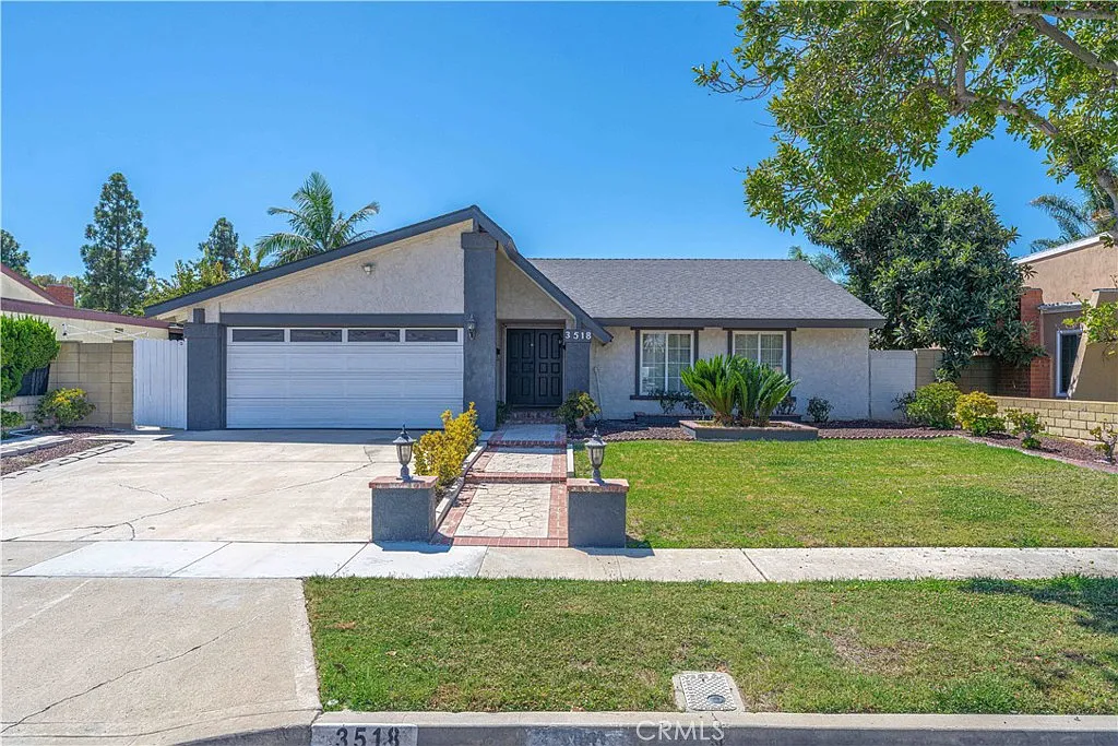 3 bed, 1366 sqft, $4,100 — Photo 1