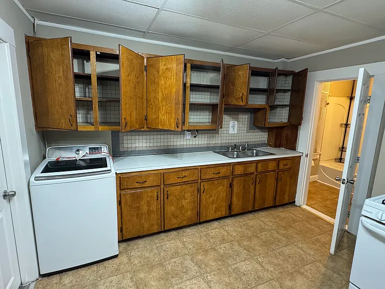 215 Notre Dame Ave #1 — Photo 8
