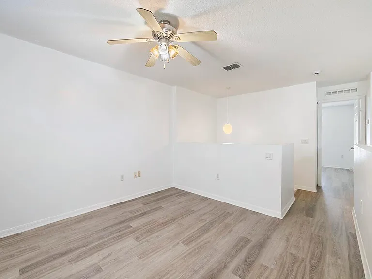 981 SW McElroy Ave — Photo 27