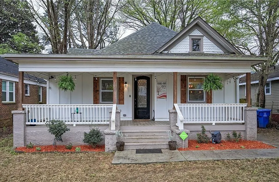 1130 Larosa Ter SW